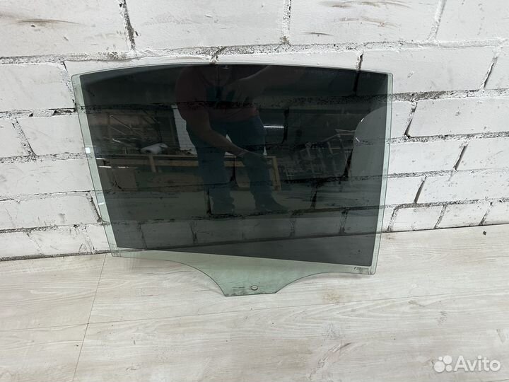 Заднее правое стекло BMW F30