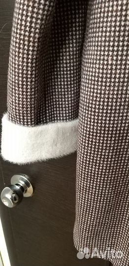 Пальто на девочку 42р