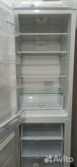 Холодильник бу Hotpoint Ariston