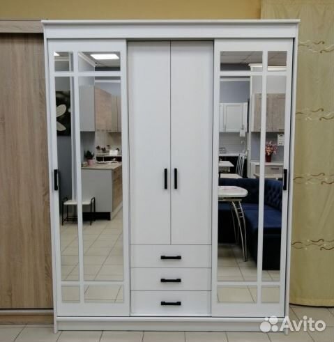 Шкаф-купе с зеркалом