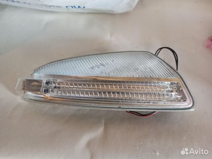 Повторитель поворотов на правом зеркале