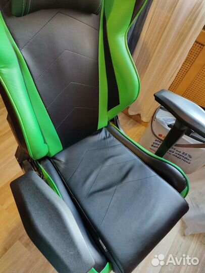 Кресло компьютерное игровое dxracer