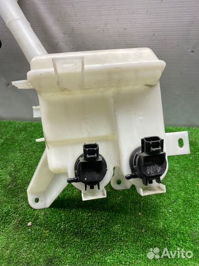 Бачок стеклоомывателя Toyota Vitz NSP130 1NR-FE