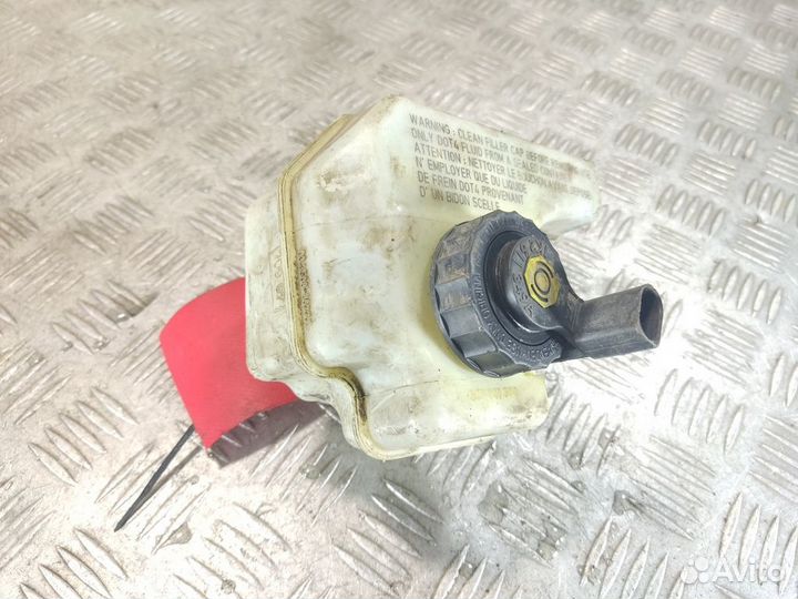 Бачок главного тормозного цилиндра Volkswagen Pass