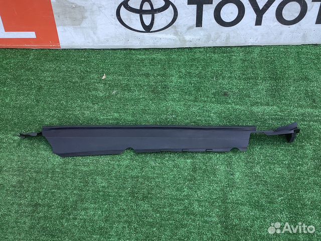 Пыльник крыла передний правый Toyota LC 200
