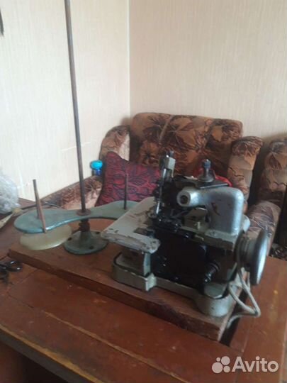 Прямоострочная швейная машина и оверлок