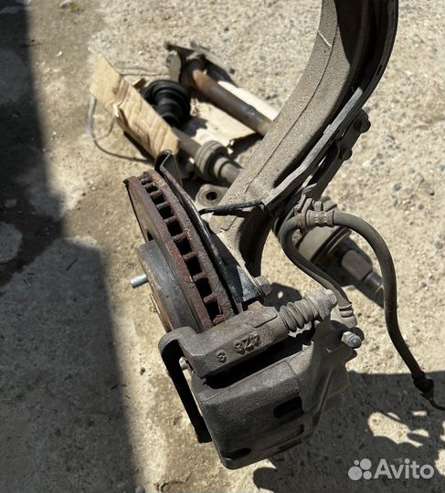 Кулак передний со ступицей в сборе elysion