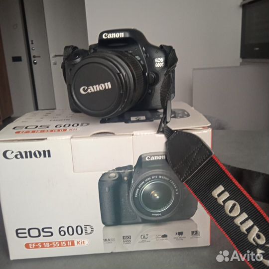 Зеркальный фотоаппарат Canon EOS 600 D