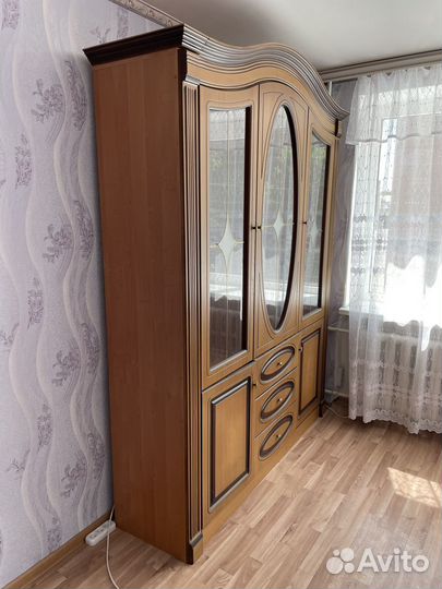 Шкаф витрина бу