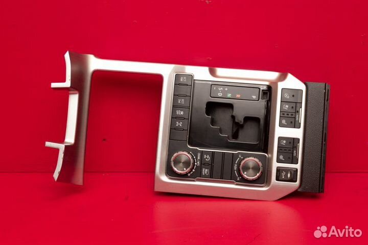 Консоль Toyota Land Cruiser 200 1VD 2015