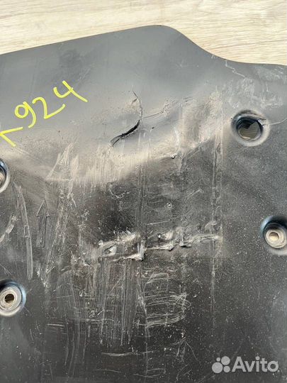 Пыльник рычага задний левый BMW 8 G14/G15 2020