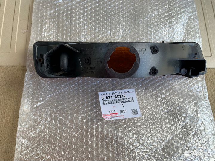 Поворотник правый/левый оригинал TLC80