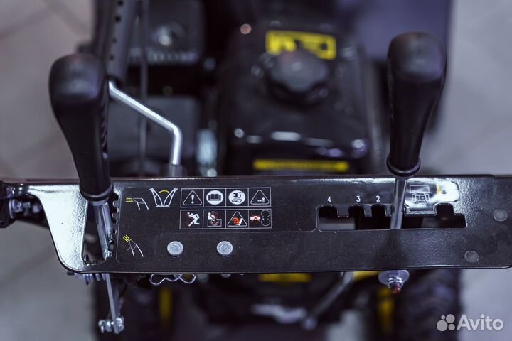 Снегоуборщик champion 661 ST