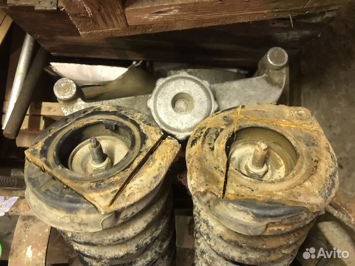 Задние стойки VW Passat B3