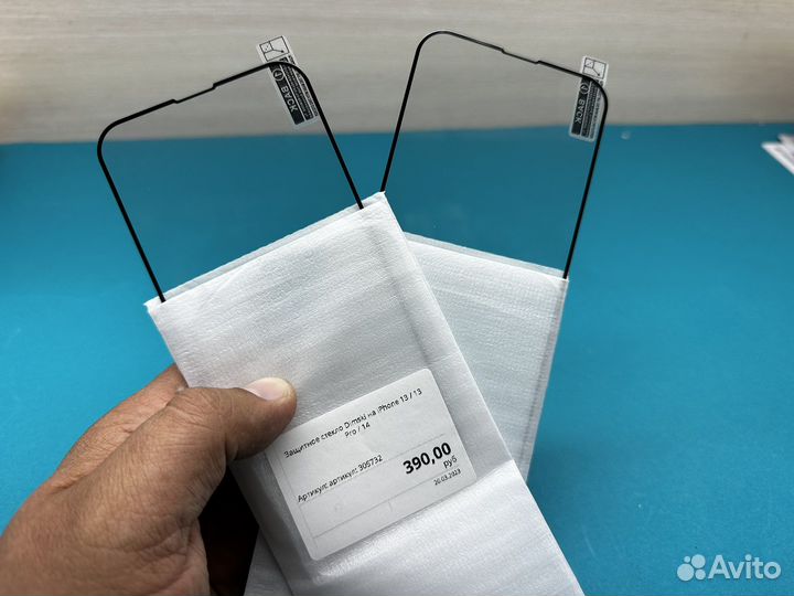 Защитное стекло на iPhone 14