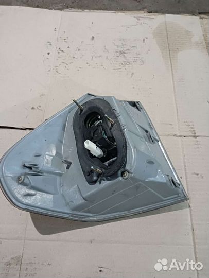 Фонарь задний правый Toyota lexus