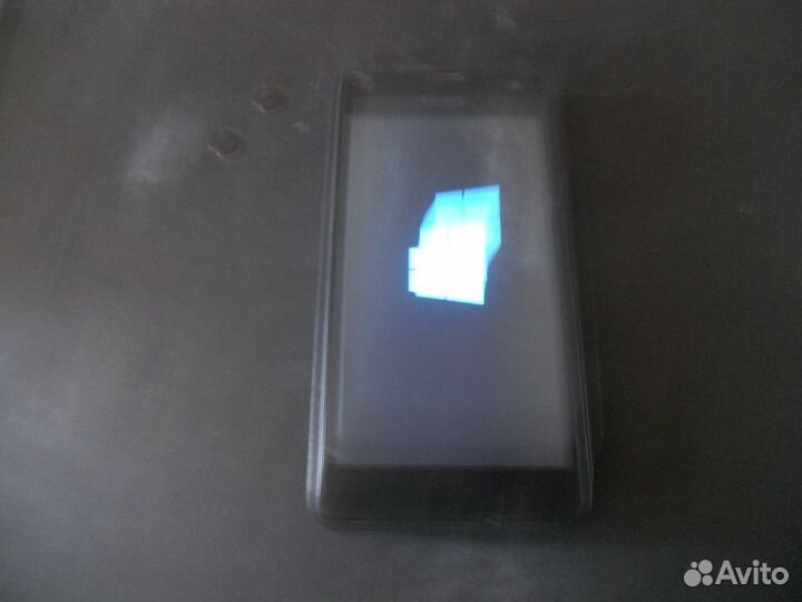 Телефон Windows phone Microsoft Lumia 550