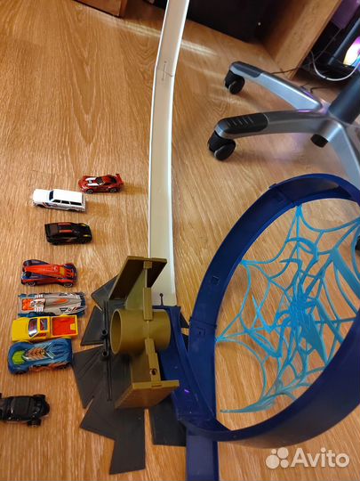 Трек и машинки hot wheels