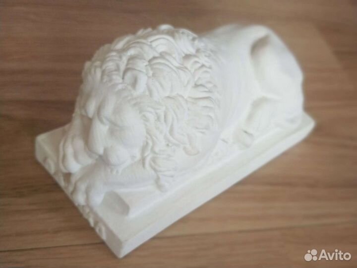 Фигурка льва из Воронцовского дворцасветится ночью