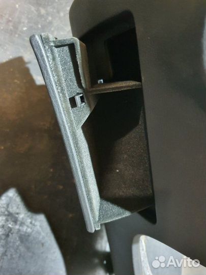 Подрулевой пластик Audi S8 D3 BSM 2006