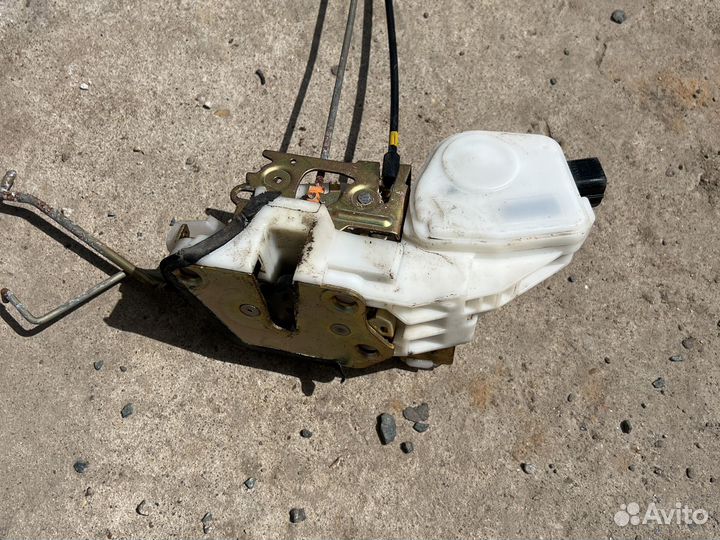 Замок двери пер лев Лансер9