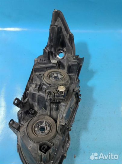 Фара правая Toyota Corolla E15 2006-2013