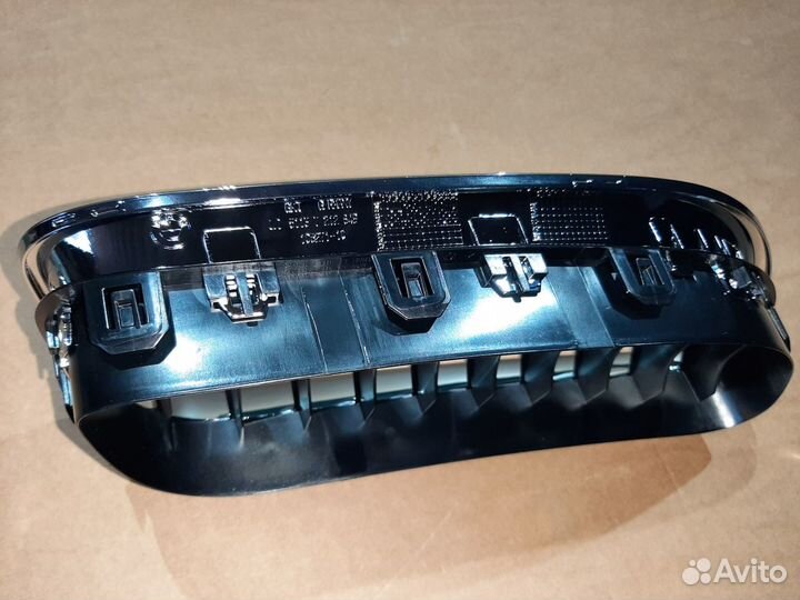 Декоративная решетка ноздря BMW 6 серии