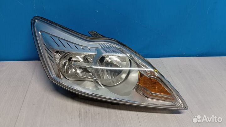 Фара правая Ford Focus 2008-2011