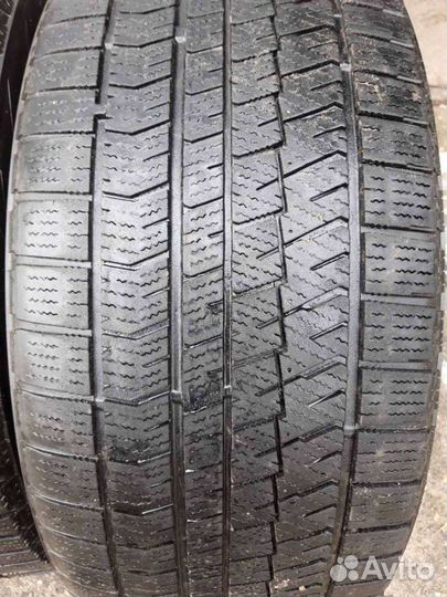 Bridgestone Blizzak Ice 255/45 R19 104S