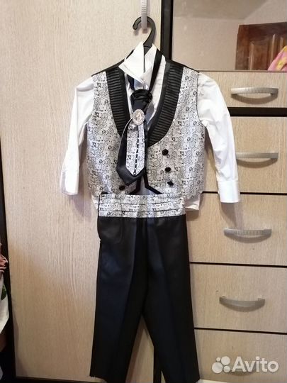 Нарядный костюм