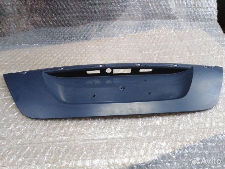 Накладка крышки багажника Mercedes-Benz E-Class