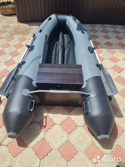 Надувная лодка с мотором