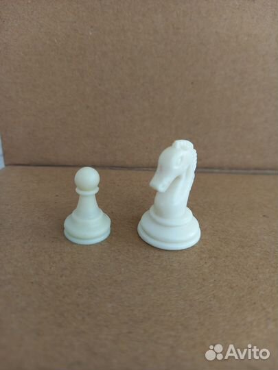Шахматы белые запасные фигуры магнит