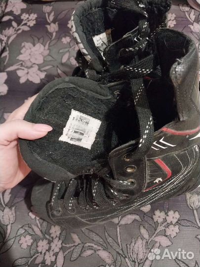 Коньки хоккейные