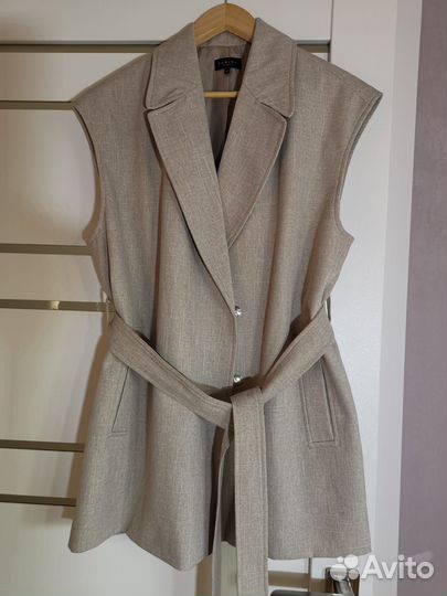 Жилет, пиджак без рукавов с поясом,длинный