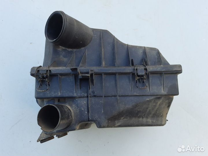 Корпус воздушного фильтра Volkswagen Passat B3