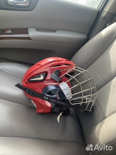 Хоккейный шлем Nike