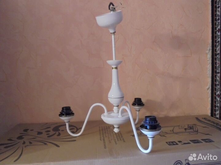 Люстра 3-х рожковая вешать на крючёк, цвет Белый