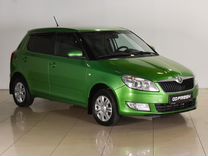 прогулки на свежем воздухе. пешие прогулки полезны для здоровья. пешие прогулки полезны для здоровья. 10000 шагов. пешие прогулки.