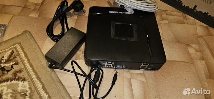 Комплект видеорегистатора и видеокамер