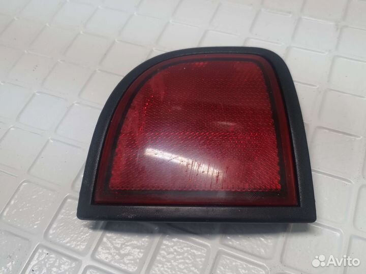 Катафот в заднее крыло Mitsubishi l200 kb 2006+