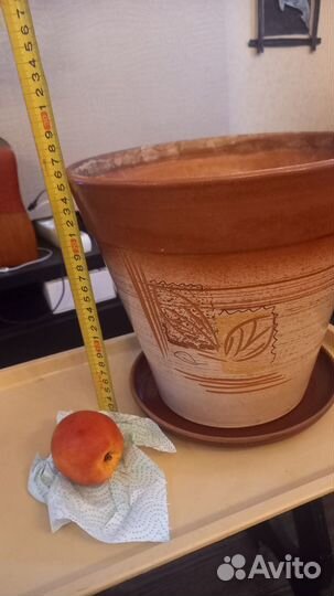 Большой цветочный горшок