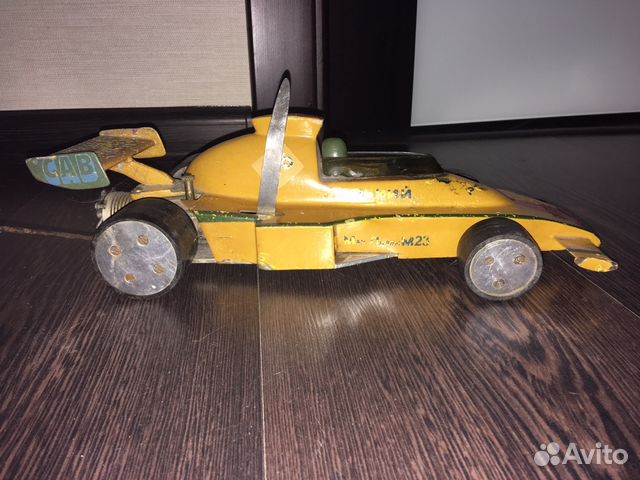 Модель автомобиля ручной сборки