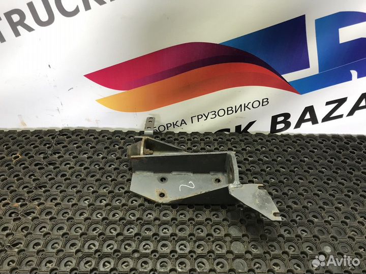 Кронштейн переднего амортизатора