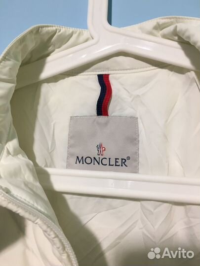 Легкий пуховик Moncler