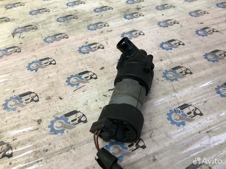 Насос водяной Mercedes C-Class W203 611.699 2001