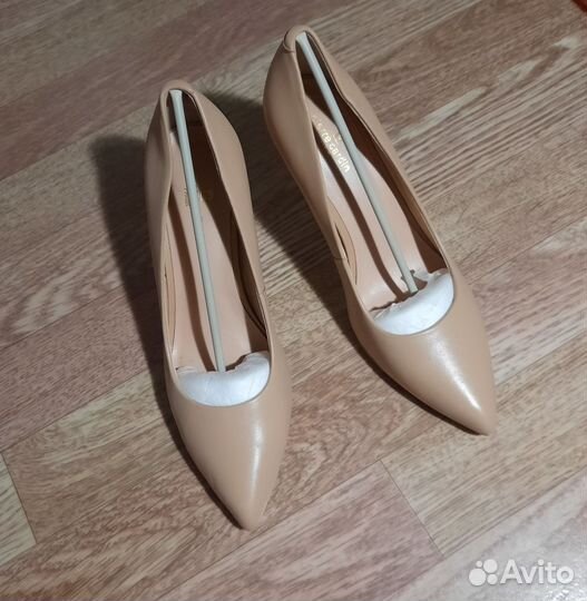 Туфли бежевые на каблуке 39-40