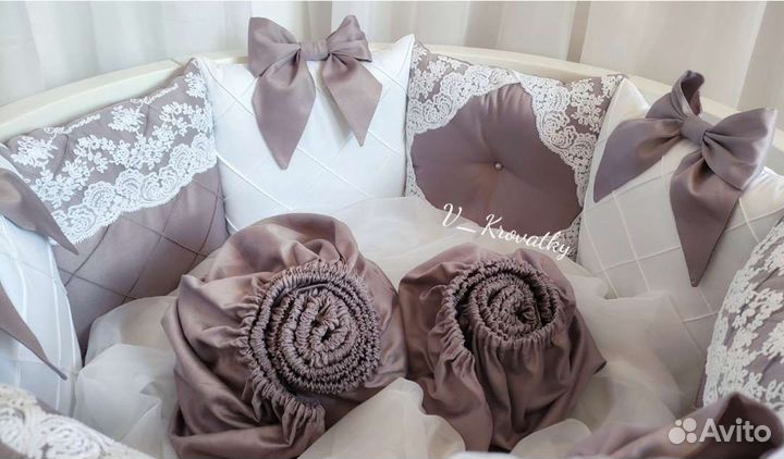 Комплект на выписку + постельное белье с бортиками