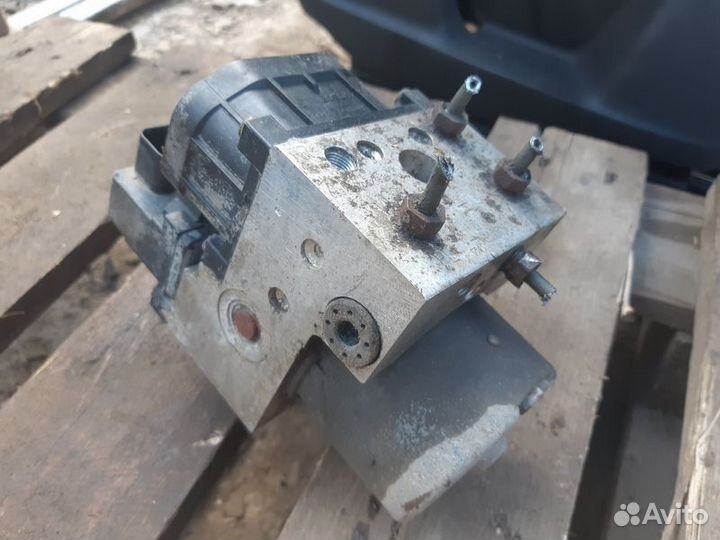 Блок управления ABS Nissan Almera