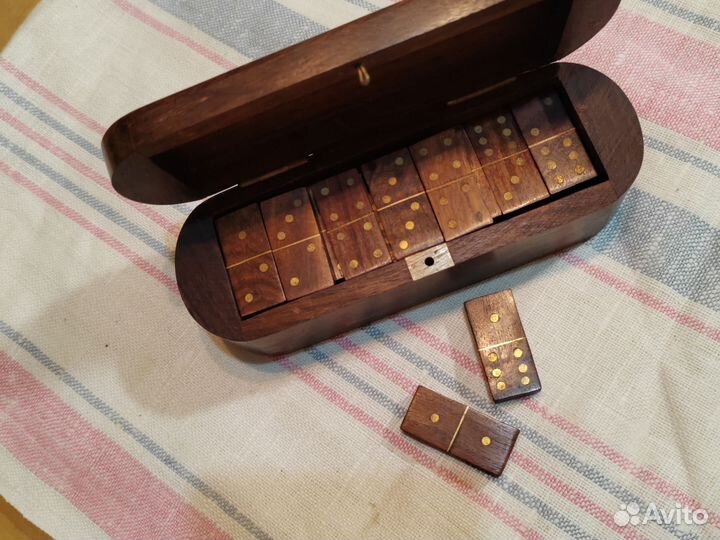 Домино, дерево